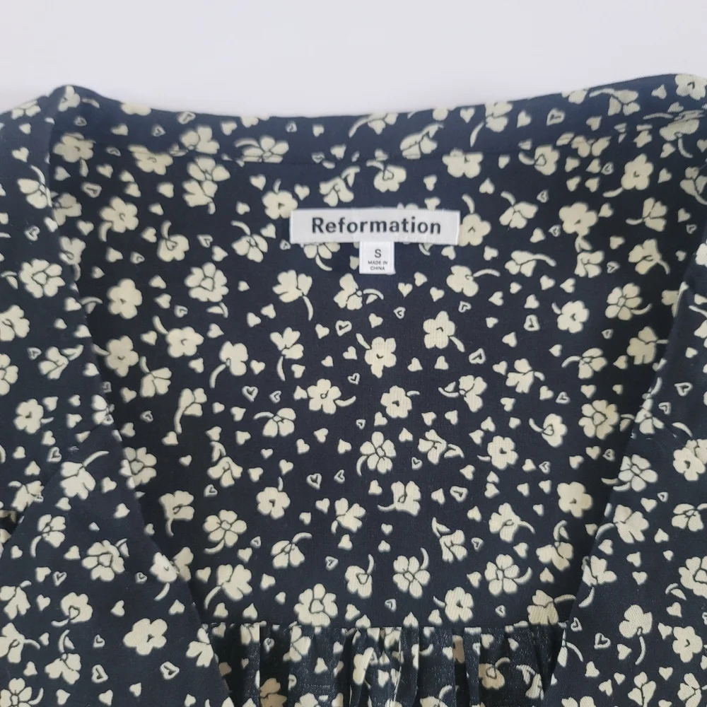 Reformation Black Floral Cropped V-neck Ruffle Blouse, S, Cottagecore Romantic - Picture 3 of 11